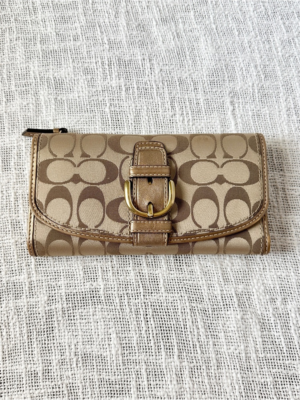 Coach Vintage Soho Signature Jacquard Gold Buckle Wallet 🌞